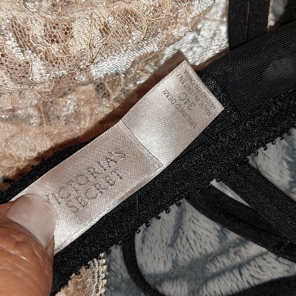 Victoria's Secret bra bundle 34 C unlined - Picture 3 of 4